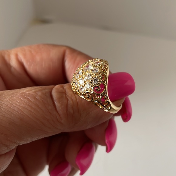 NWOT Golden Cocktail Ring with Crystals. - Picture 6 of 6